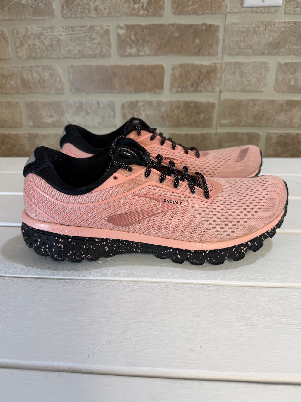 Pac-Man x Brooks Ghost 12 Sz 9.5 Pink Black Running Shoes Rare Limited Edition